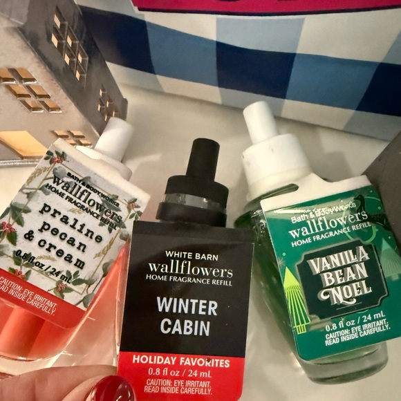 Bath & Body Works, Two Wall Plug Ins and Three fragrance refills. - Picture 2 of 3